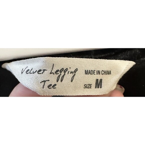 Spring + Mercer Velvet Tee Top Womens Medium Black Short Sleeve Pocket V Neck - Picture 2 of 5